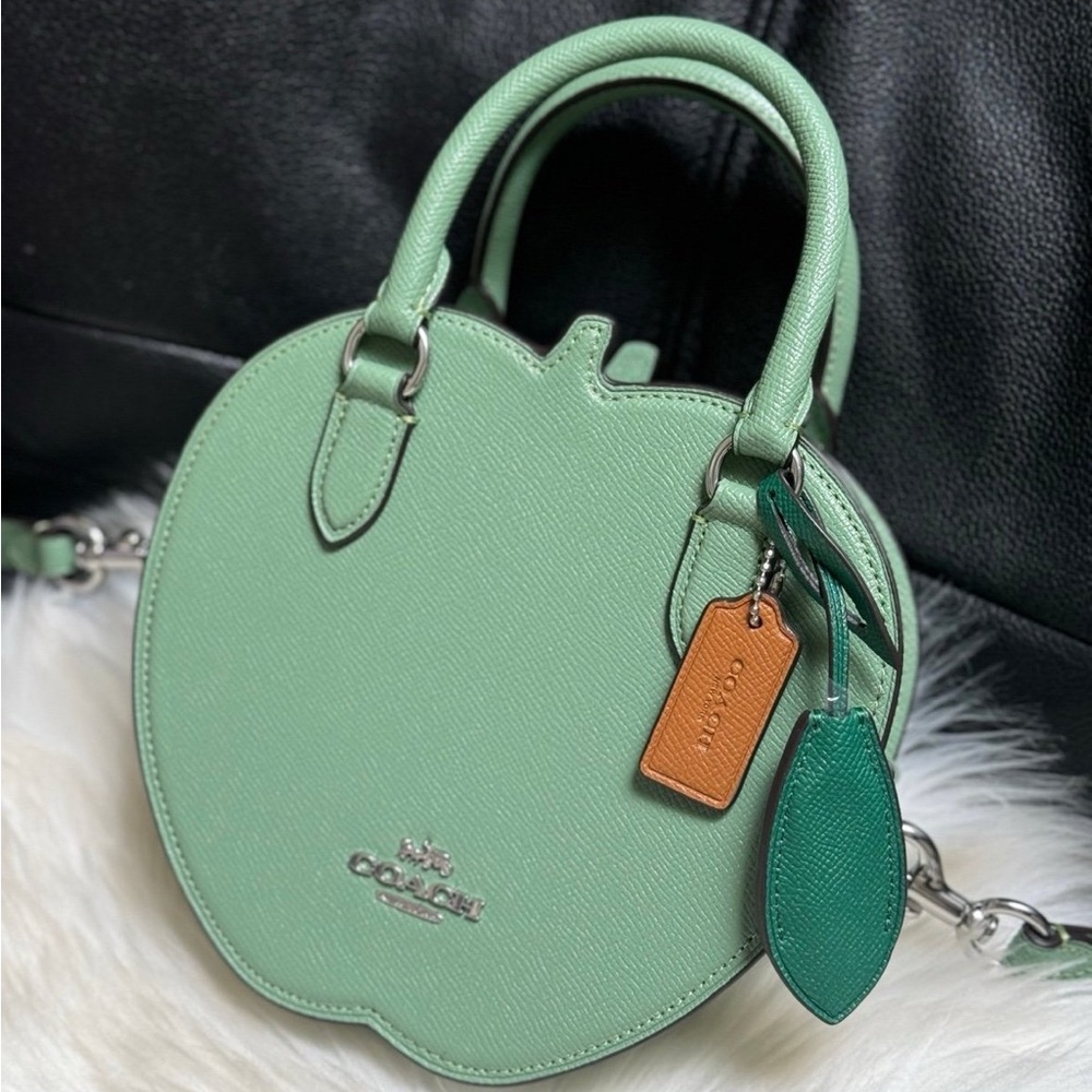 Coach Green Apple Shaped Crossbody leather CR250 NWT - Picture 3 of 11